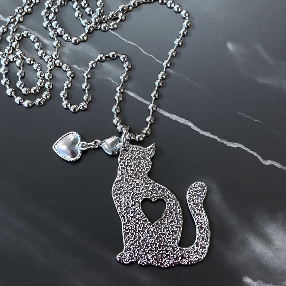Beautiful Stainless Steel Silver Toned Cat and Heart Pendant Necklace - Picture 3 of 17